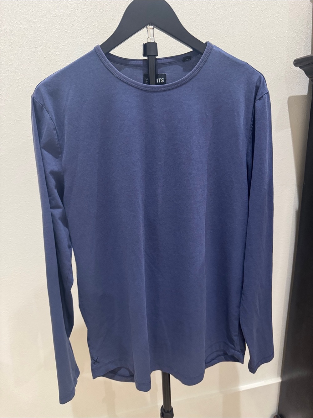 Cuts Clothing Curved Hem Long Sleeve Crewneck Tee - Navy Blue